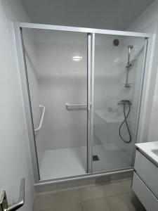 a shower with a glass door in a bathroom at 4 pièces avec parking à 2 min du centre commercial et du lac de Créteil in Créteil