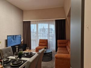 Posezení v ubytování АПАРТАМЕНТ RESORT SENSATION 2