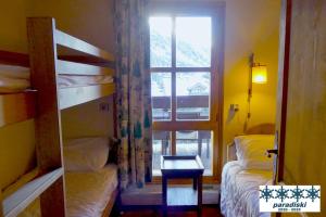 a bedroom with a bunk bed and a window at Grande Marmotte, Ski aux pieds, Le Refuge du Montagnard, Arc 1950 in Bourg-Saint-Maurice