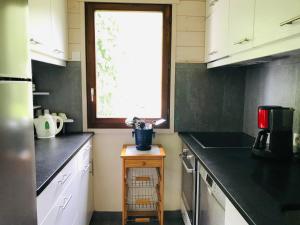 Kuchyň nebo kuchyňský kout v ubytování Appartement 3 pièces, 6 pers., Samoëns, avec Wifi et Parking - FR-1-629-11 + 2 fotografie