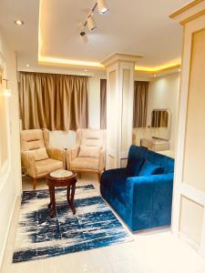 A seating area at El mansour hotel apartmen 93