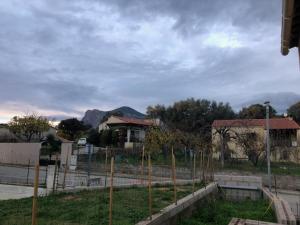 Vonkajšia záhrada v ubytovaní Superbe Appartement Vue Montagne Proximités Grandes Surfaces