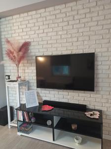 A television and/or entertainment centre at La nostra casetta