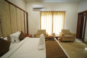 Postel nebo postele na pokoji v ubytování Amar Bagh Resort