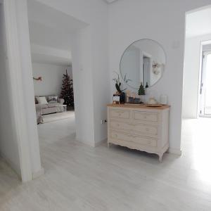 a white room with a dresser and a mirror at Tu Casina del Norte in Luanco