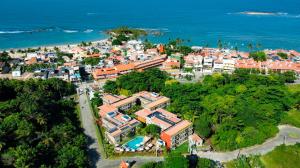 an aerial view of a resort near the ocean at Pousada Patuá do Morro in Morro de São Paulo