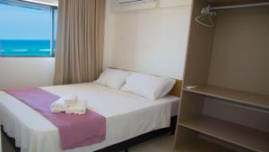 a hotel room with a bed with towels on it at APARTAMENTO ALTO LUXO A 4MIn DO MAR TIME in Maceió +20 photos