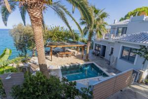 Bazén v ubytovaní Paradisso Beach Villas alebo v jeho blízkosti