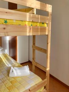 een stapelbed in een kamer met een ladder bij Authentic mountain house in Barzio center in Barzio