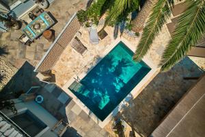Bazén v ubytovaní Paradisso Beach Villas alebo v jeho blízkosti