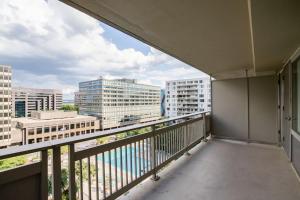 a balcony with a view of the city at Amazing 2 Bedroom Condo At Arlington With Gym in Arlington