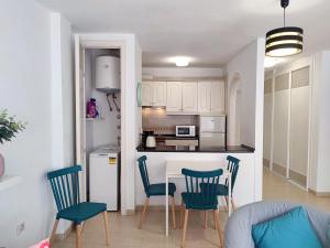 Kuchyň nebo kuchyňský kout v ubytování The Heights - Los Cristianos - heated pool - WiFi free