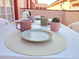 Příslušenství pro přípravu čaje a kávy v ubytování The Heights - Los Cristianos - heated pool - WiFi free