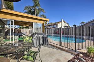 Bazén v ubytování Breeze By the Pool Chula Vista Home with Game Room nebo v jeho okolí