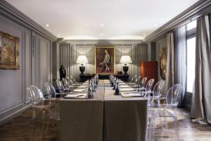 Restavracija oz. druge možnosti za prehrano v nastanitvi Castille Paris – Starhotels Collezione