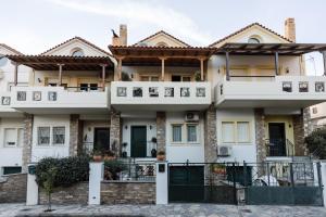 a house in the suburbs of syracuse at Volos luxury maisonette-Pelion view in Volos