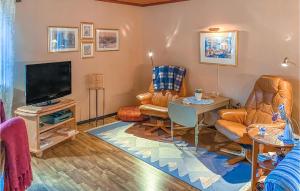 TV a/nebo společenská místnost v ubytování Nice Home In Slvesborg With Wifi