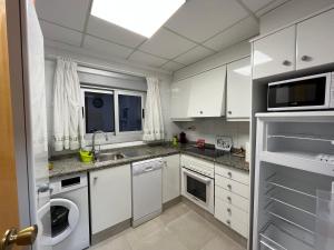 Kuchyň nebo kuchyňský kout v ubytování Villa Hortensia - Primera linea playa la concha
