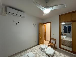 Postel nebo postele na pokoji v ubytování Villa Hortensia - Primera linea playa la concha + 19 fotografií