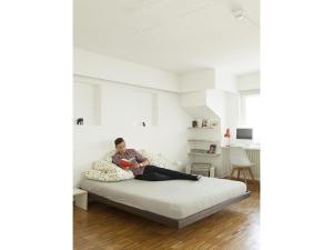 Un pat sau paturi într-o cameră la Basel Backpack