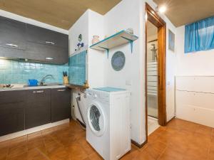 a washing machine in a kitchen with a sink at VILLA CLAUDIO e LUNETTA in Villasimius
