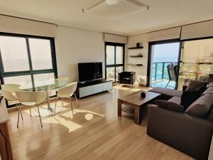 a living room with a couch and a table at Vista al Mar, Ferienwohnung, Traumhafter Meerblick, Seaview in Torrevieja