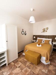 a bedroom with a bed in a room at Casas dos Avós in Nazaré