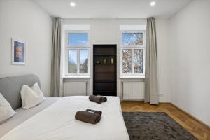 A bed or beds in a room at Big spacious central apartment in Vienna