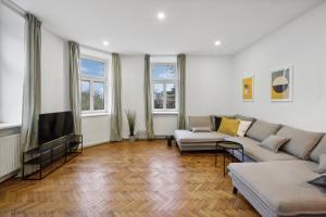 A seating area at Big spacious central apartment in Vienna