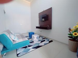 Μια τηλεόραση ή/και κέντρο ψυχαγωγίας στο casa completa, 2 quartos com ar-condicionado, no centro hoteleiro