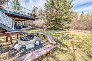 a backyard with a picnic table and a grill at Boho Retreat w/King Bed on Bow River Pathway in Calgary