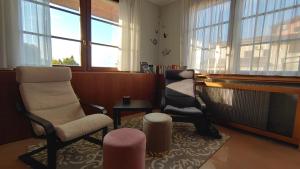 a waiting room with two chairs and a piano at Hotel Il Castello in Pozzolengo