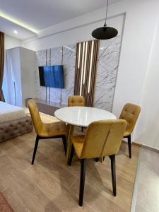 a dining room with a table and chairs at PLEASURE LUX GOLD in Kopaonik
