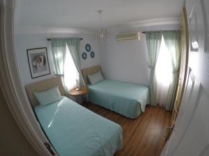 Postel nebo postele na pokoji v ubytování Exclusive 3 Bedroom Villa with Private Pool & Garden at Oasis Village