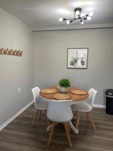 a dining room with a table and white chairs at The Delores - 2 Bedroom Apt in Quilt Town, USA in Hamilton