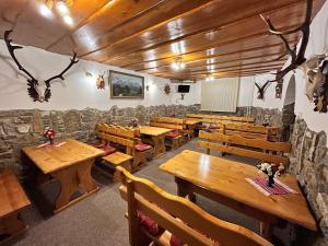 Restoran ili drugo mesto za obedovanje u objektu Accommodation Silvester