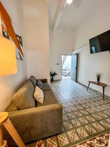 a living room with a couch and a table at Nando's Place in San Juan