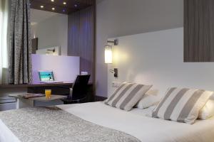 A bed or beds in a room at ibis Styles Melun