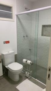 Kopalnica v nastanitvi Pipa Ubaia 219 com solarium