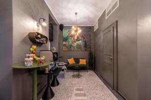 The Viaduct - Suites & More的休息区