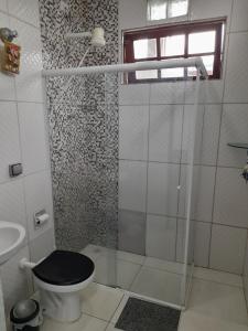 a bathroom with a shower with a toilet and a sink at Casa na praia em São Sebastião in São Sebastião +32 photos