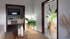 a living room with a table with vases and a mirror at Casa Moni con Vistas al Mar in Playa de Santiago