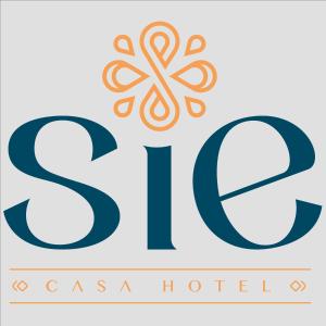 um logótipo para um hotel com letras e um nó em Sie Casa Hotel em Villa de Leyva