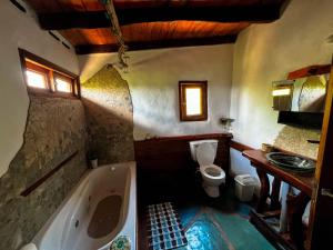 a bathroom with a bath tub and a toilet at el PARAISO in Villa Anizacate +31 photos