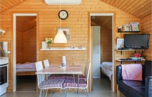 Η κουζίνα ή μικρή κουζίνα στο Gorgeous Home In Nexø With Wifi