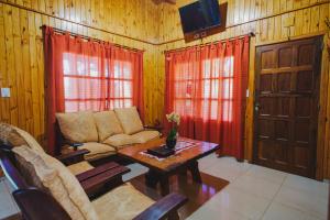a living room with a couch and a table at Cabañas Riberas del Paraná in Puerto Iguazú
