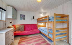 Postel nebo postele na pokoji v ubytování 3 Bedroom Pet Friendly Home In Blokhus