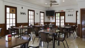 Reštaurácia alebo iné gastronomické zariadenie v ubytovaní Hotel Olympia Ronda I