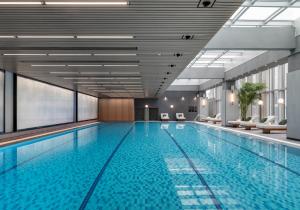 a large swimming pool in a building with a ceiling at Jen Shenzhen Qianhai By Shangri-La in Shenzhen