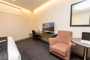 TV a/nebo společenská místnost v ubytování Alexandra Hills Hotel